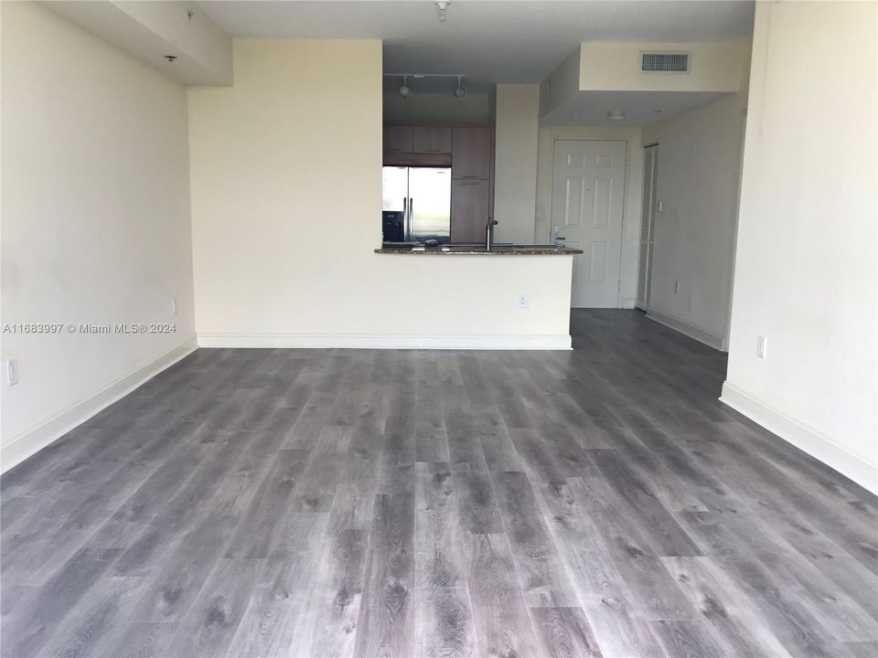 For Rent: $2,150 (1 beds, 1 baths, 783 Square Feet)