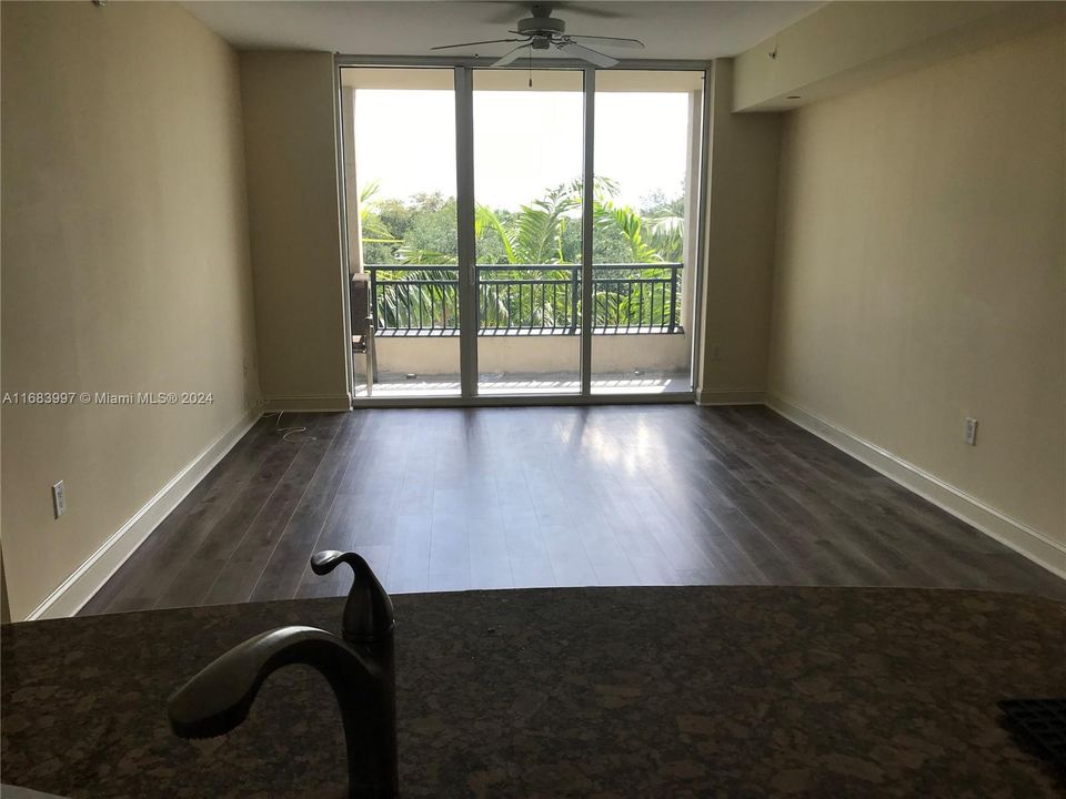 For Rent: $2,150 (1 beds, 1 baths, 783 Square Feet)