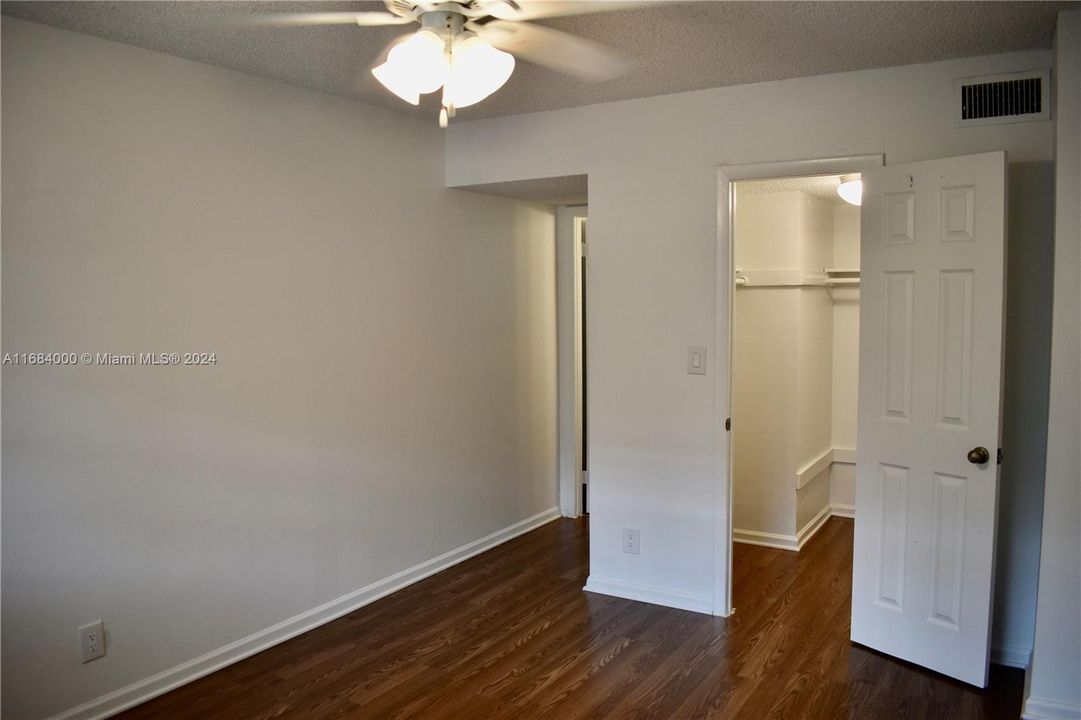 For Sale: $165,000 (1 beds, 1 baths, 625 Square Feet)