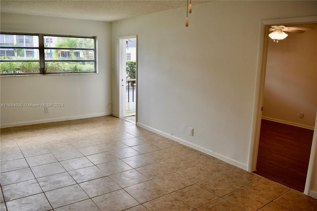 For Sale: $165,000 (1 beds, 1 baths, 625 Square Feet)