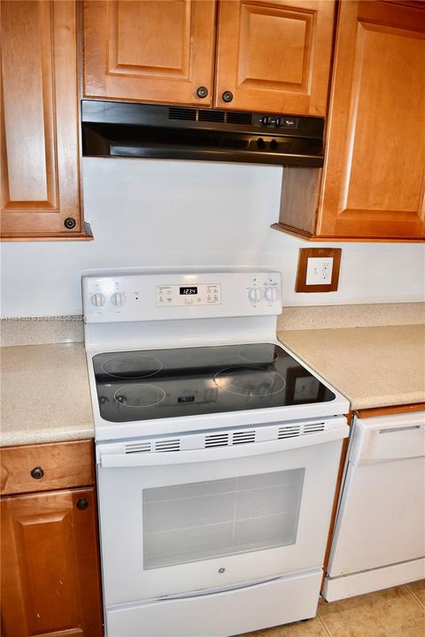 For Sale: $165,000 (1 beds, 1 baths, 625 Square Feet)