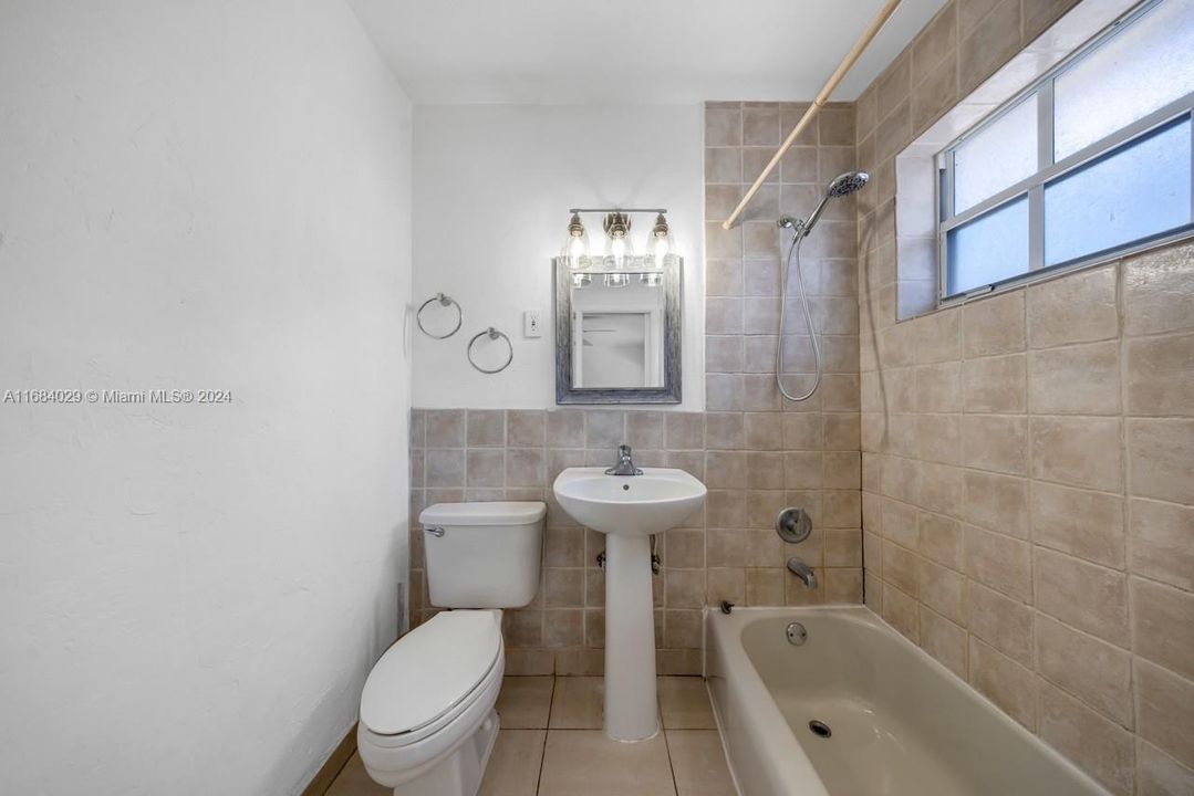 Recently Rented: $1,900 (1 beds, 1 baths, 420 Square Feet)