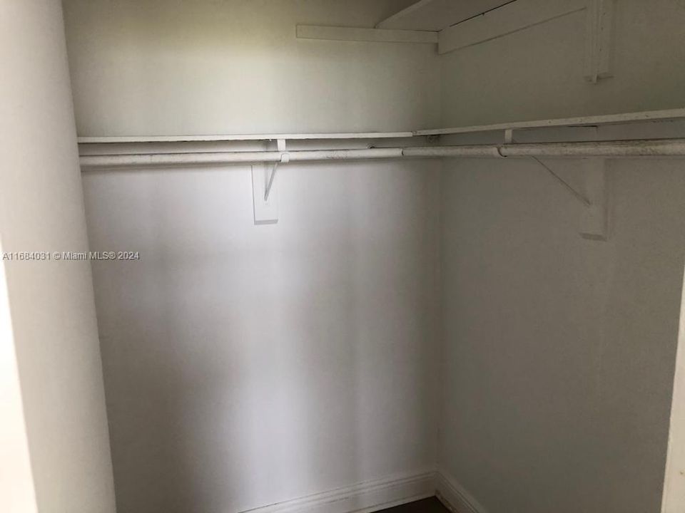 For Rent: $2,000 (2 beds, 1 baths, 1025 Square Feet)