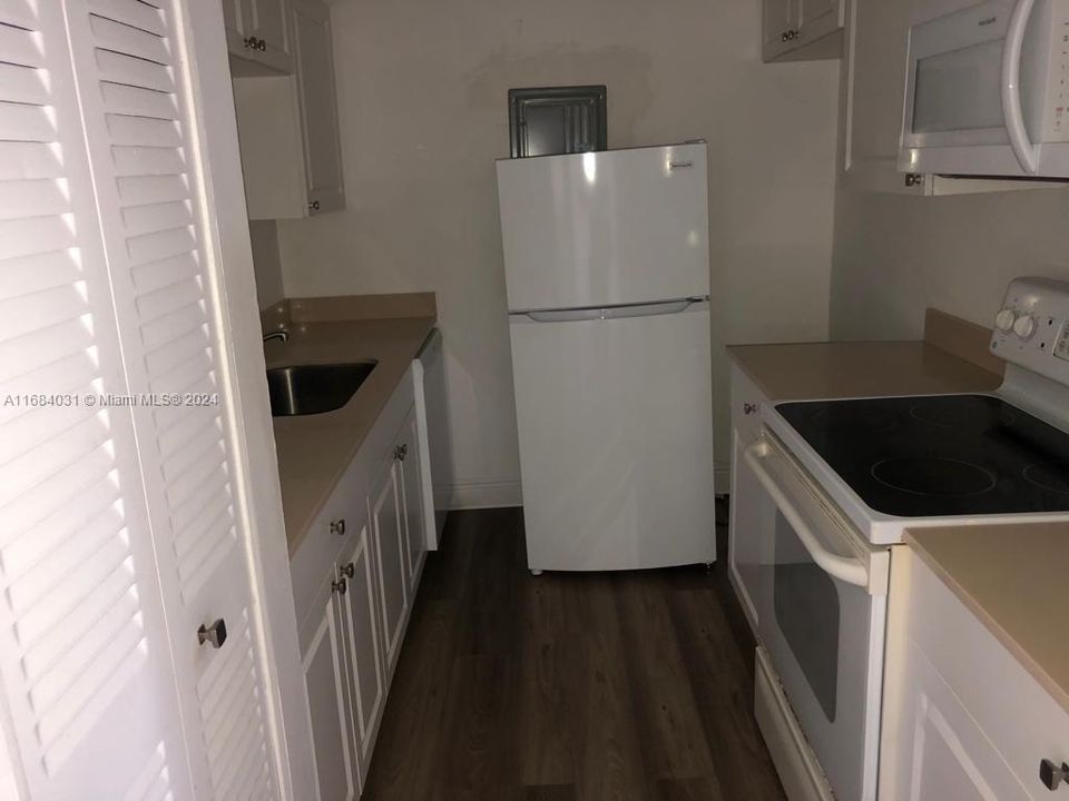 For Rent: $2,000 (2 beds, 1 baths, 1025 Square Feet)