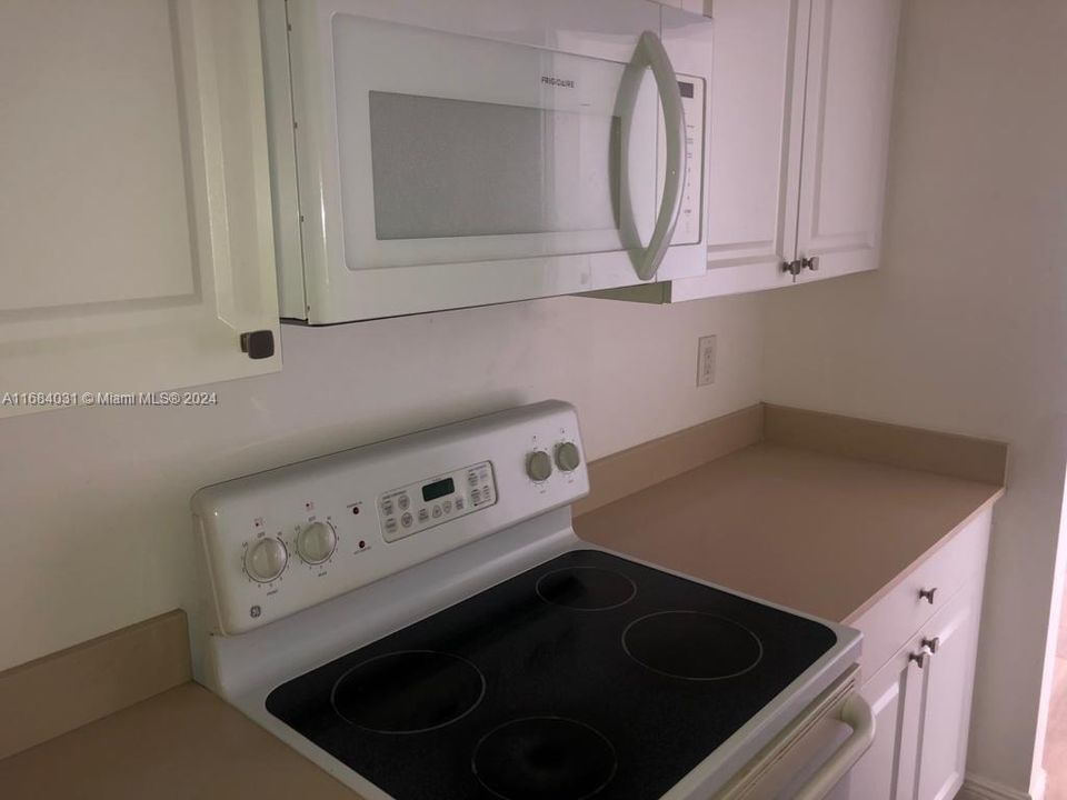 For Rent: $2,000 (2 beds, 1 baths, 1025 Square Feet)