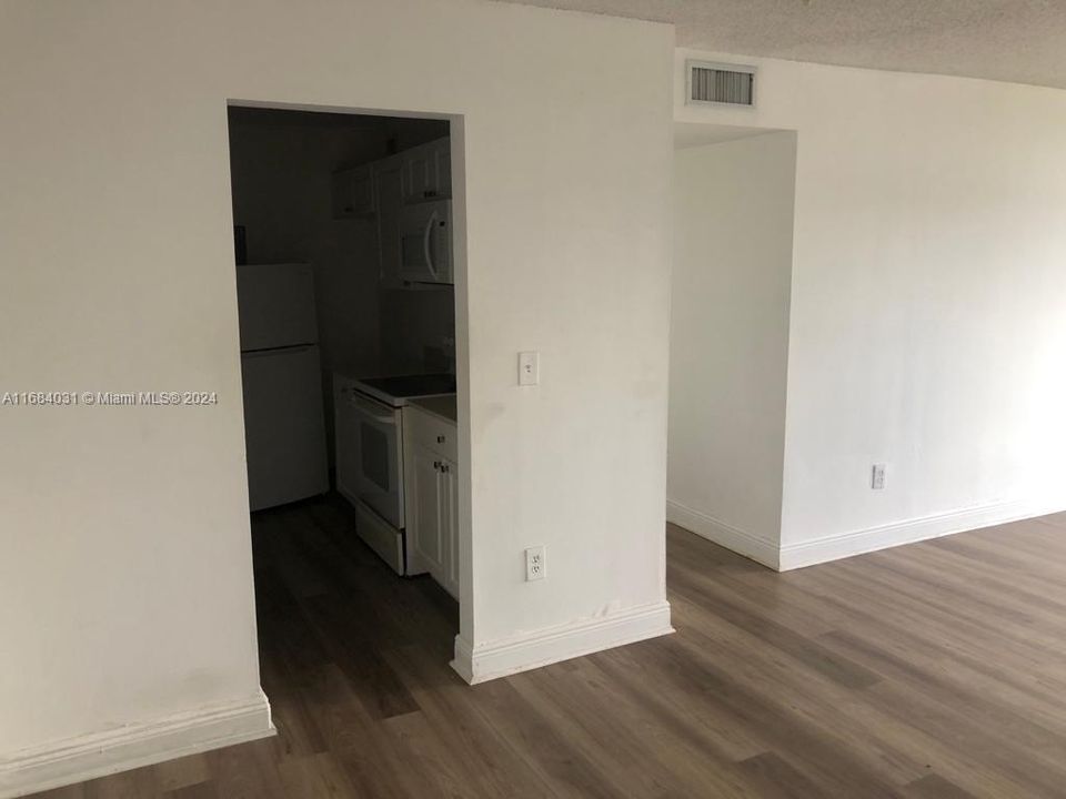 For Rent: $2,000 (2 beds, 1 baths, 1025 Square Feet)