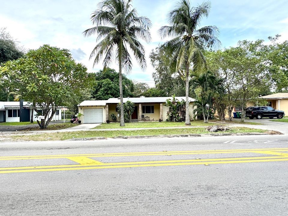 For Sale: $530,000 (3 beds, 2 baths, 1048 Square Feet)