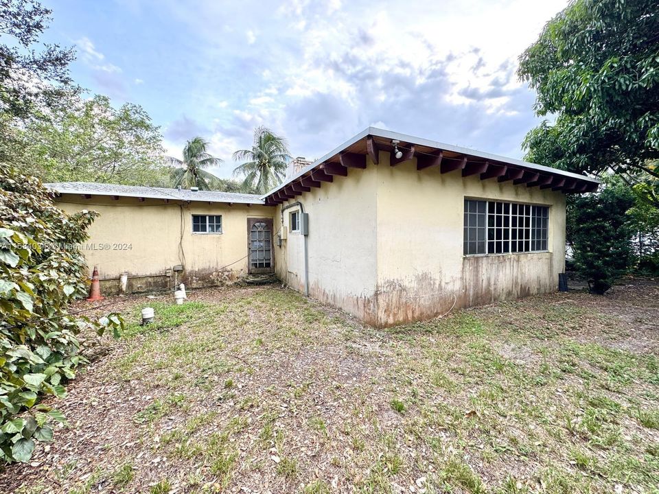 For Sale: $530,000 (3 beds, 2 baths, 1048 Square Feet)