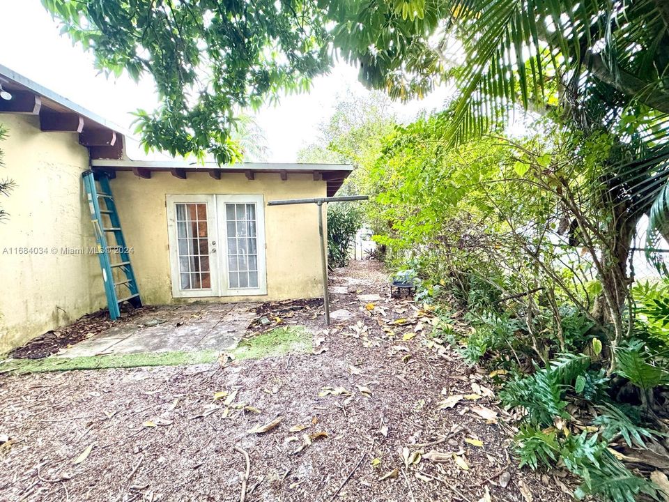 For Sale: $530,000 (3 beds, 2 baths, 1048 Square Feet)