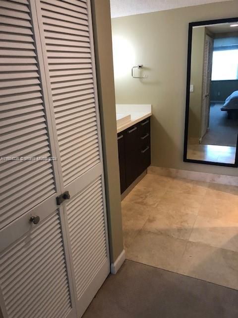 For Rent: $2,600 (2 beds, 2 baths, 1292 Square Feet)