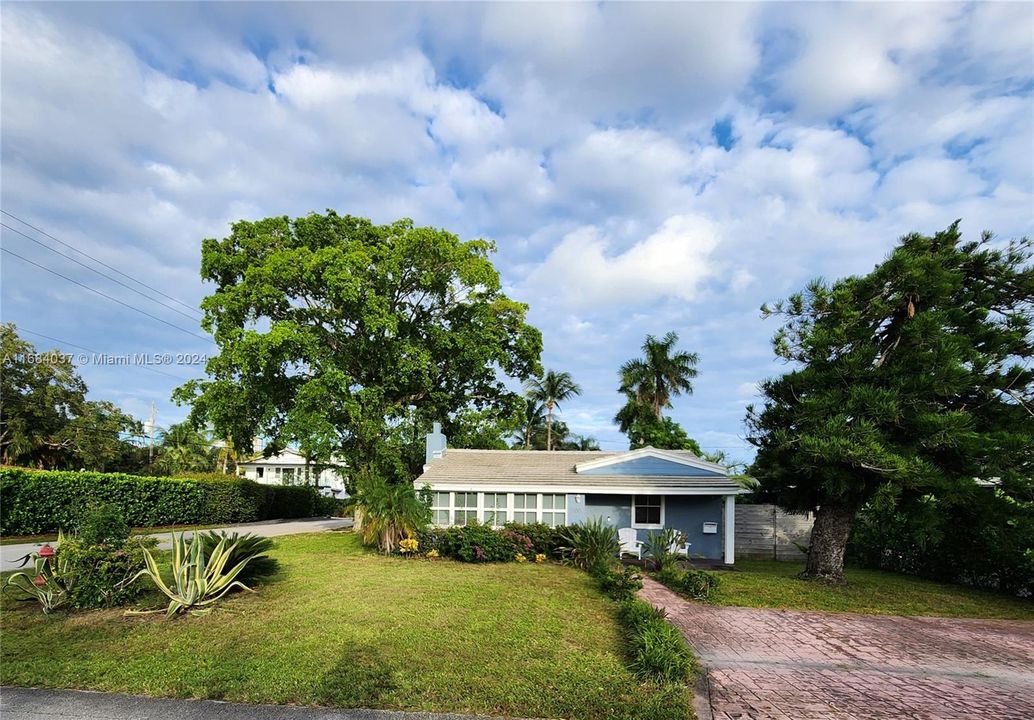 For Sale: $849,000 (3 beds, 2 baths, 1505 Square Feet)