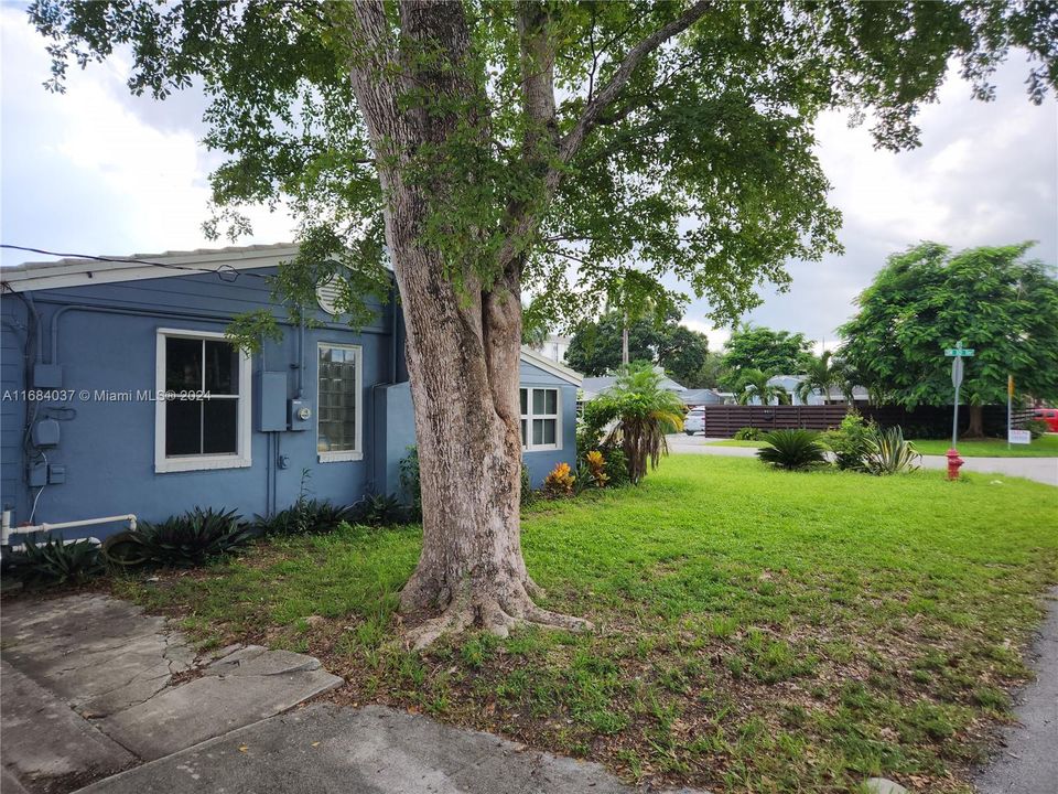 For Sale: $849,000 (3 beds, 2 baths, 1505 Square Feet)