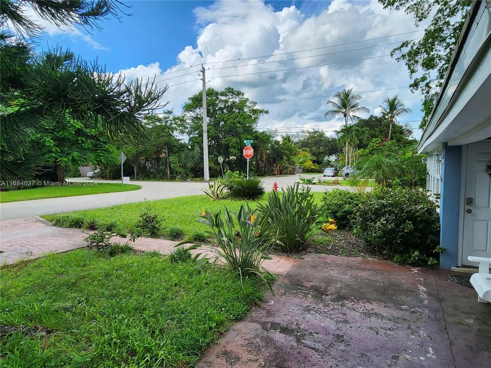 For Sale: $849,000 (3 beds, 2 baths, 1505 Square Feet)