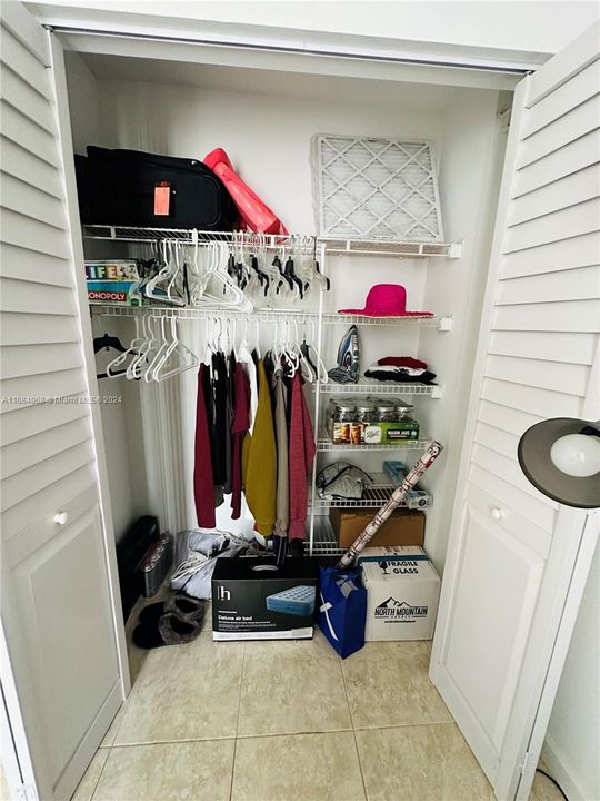 Closet second bedroom