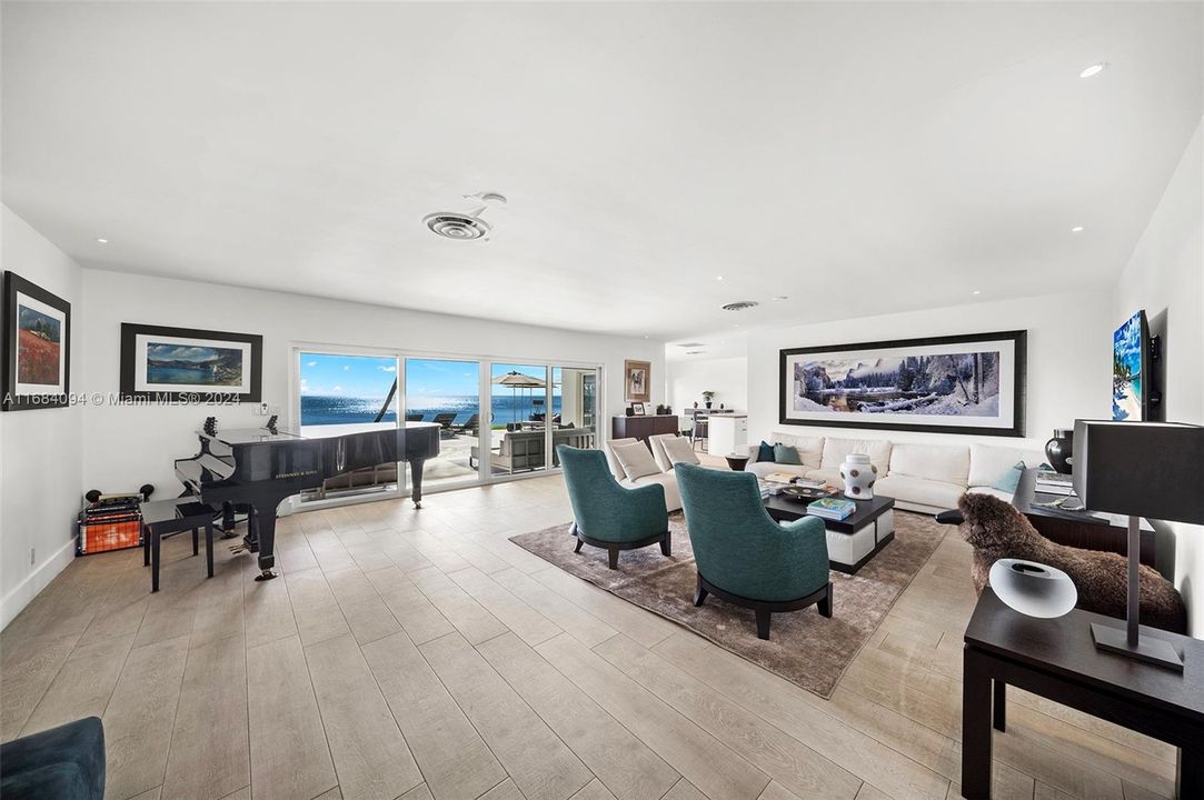 For Sale: $20,000,000 (5 beds, 4 baths, 3085 Square Feet)