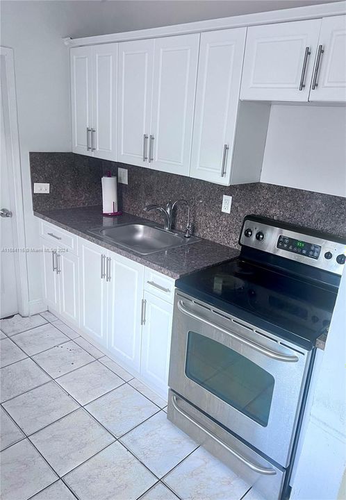 For Sale: $350,000 (2 beds, 1 baths, 725 Square Feet)