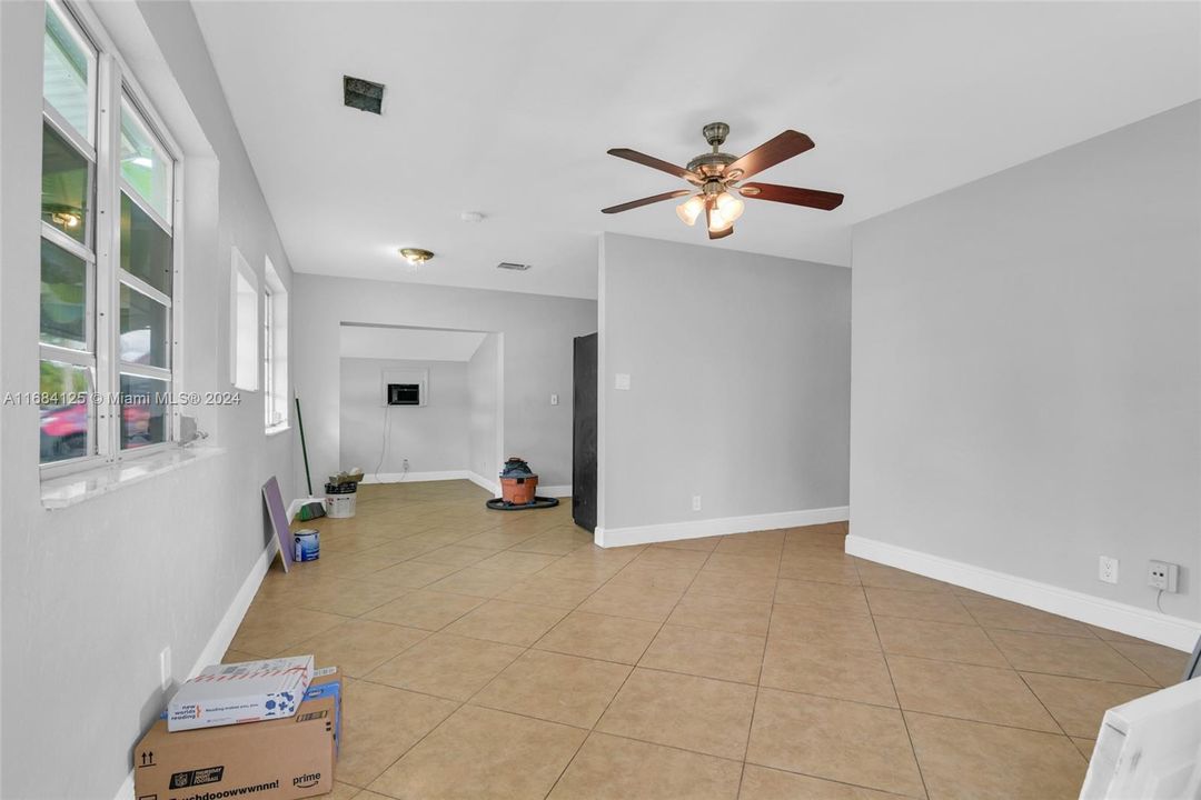 For Sale: $355,000 (3 beds, 1 baths, 1324 Square Feet)