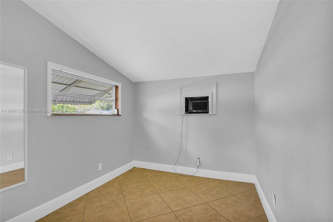 For Sale: $355,000 (3 beds, 1 baths, 1324 Square Feet)