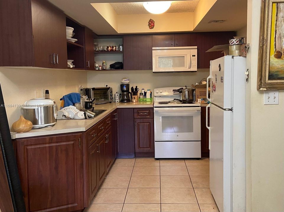 For Rent: $2,700 (2 beds, 2 baths, 1040 Square Feet)