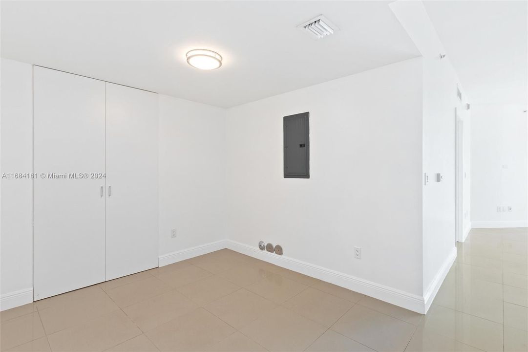 For Sale: $585,000 (2 beds, 2 baths, 1030 Square Feet)