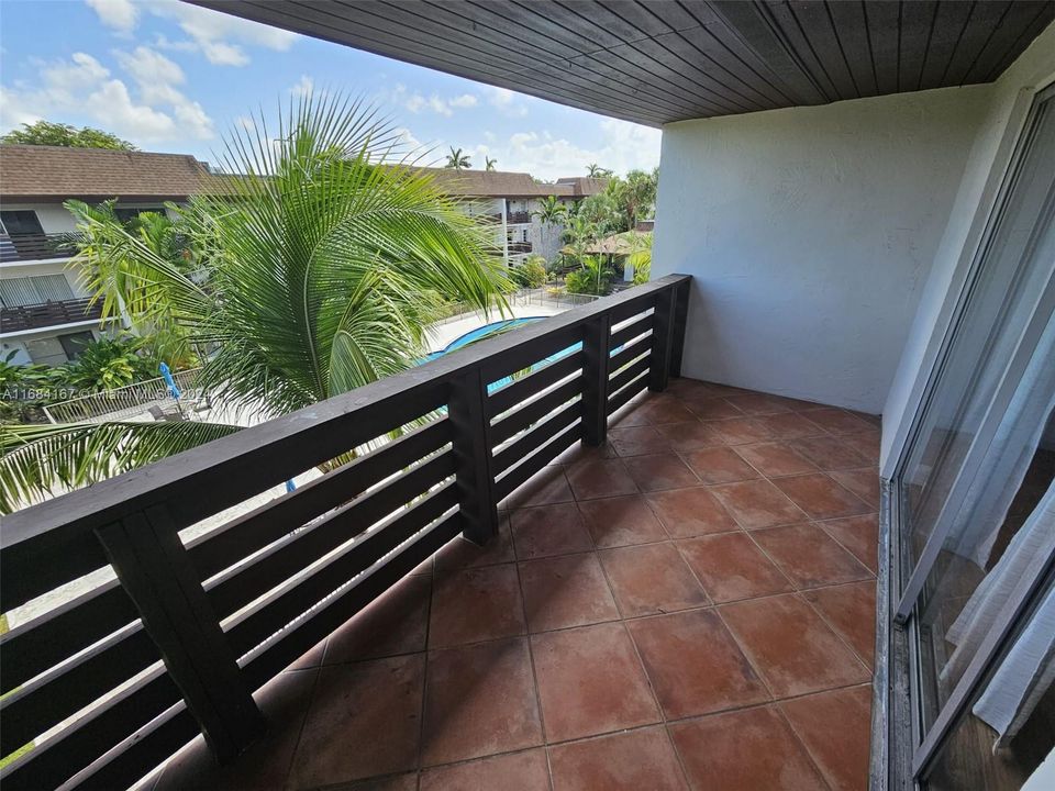 For Sale: $345,000 (2 beds, 2 baths, 955 Square Feet)