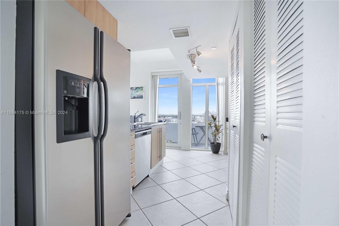 For Sale: $489,000 (1 beds, 1 baths, 790 Square Feet)