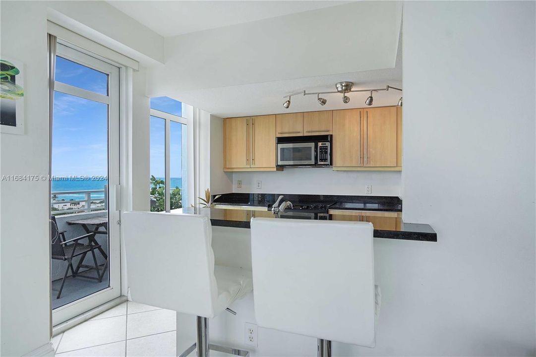 For Sale: $489,000 (1 beds, 1 baths, 790 Square Feet)