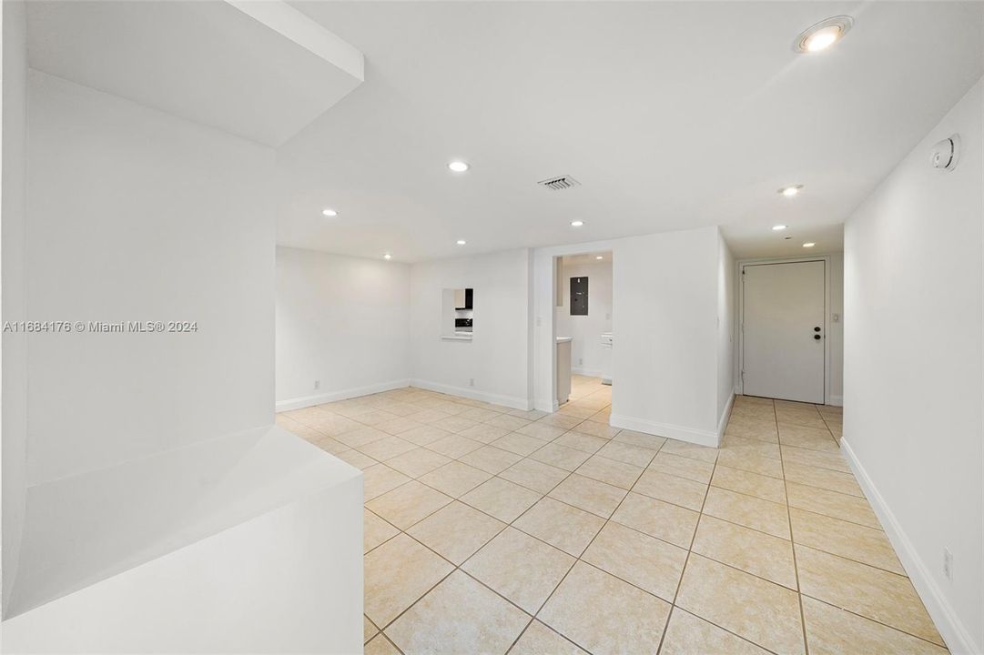 For Sale: $599,900 (2 beds, 2 baths, 1362 Square Feet)