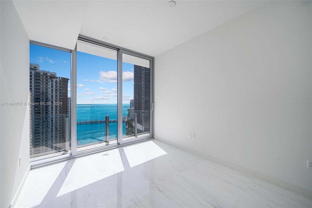 Active With Contract: $4,695,000 (5 beds, 5 baths, 3961 Square Feet)