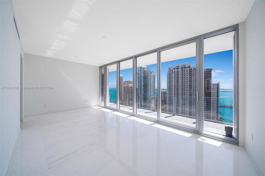 Active With Contract: $4,695,000 (5 beds, 5 baths, 3961 Square Feet)