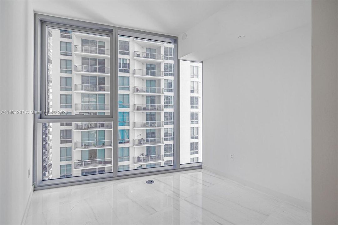 Active With Contract: $4,695,000 (5 beds, 5 baths, 3961 Square Feet)