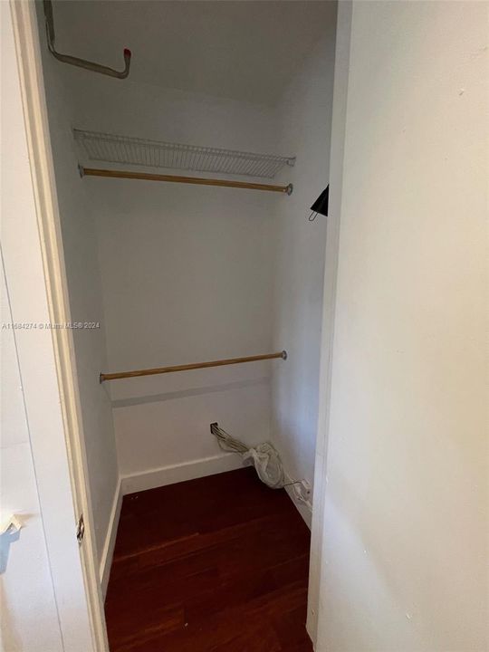 For Rent: $2,500 (1 beds, 1 baths, 703 Square Feet)