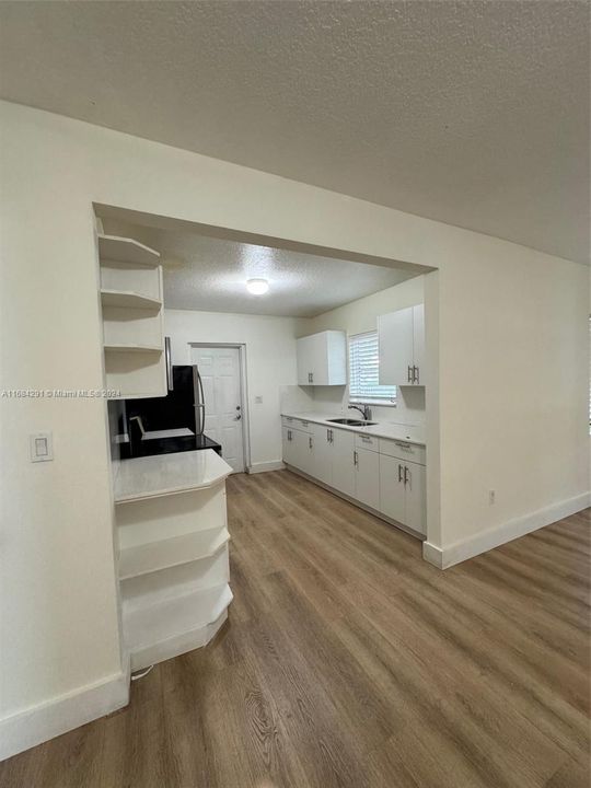 For Rent: $2,500 (3 beds, 1 baths, 8823 Square Feet)