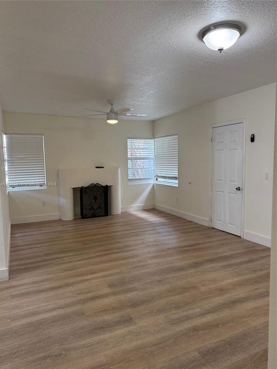 For Rent: $2,500 (3 beds, 1 baths, 8823 Square Feet)