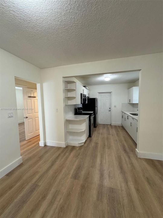 For Rent: $2,500 (3 beds, 1 baths, 8823 Square Feet)