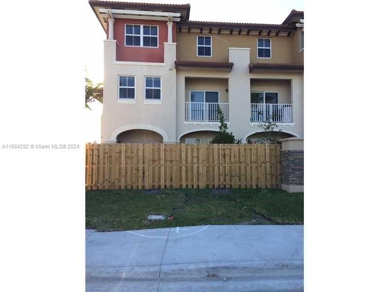 For Rent: $3,000 (3 beds, 2 baths, 1227 Square Feet)