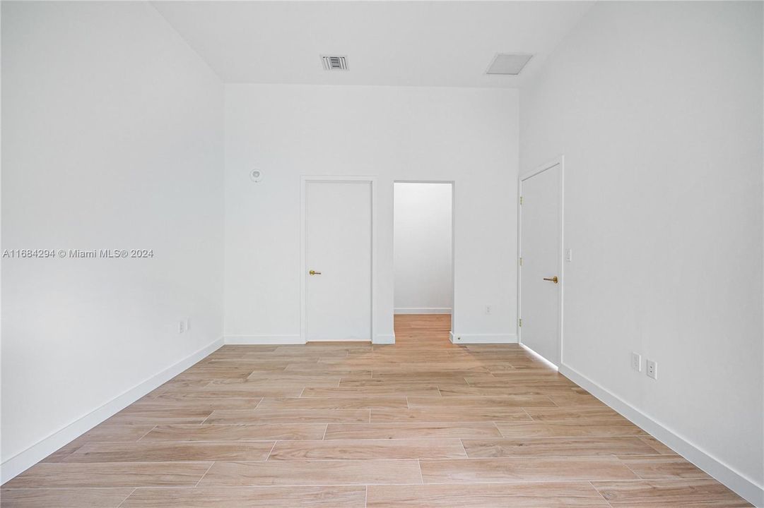 For Sale: $2,195,000 (2 beds, 2 baths, 1649 Square Feet)