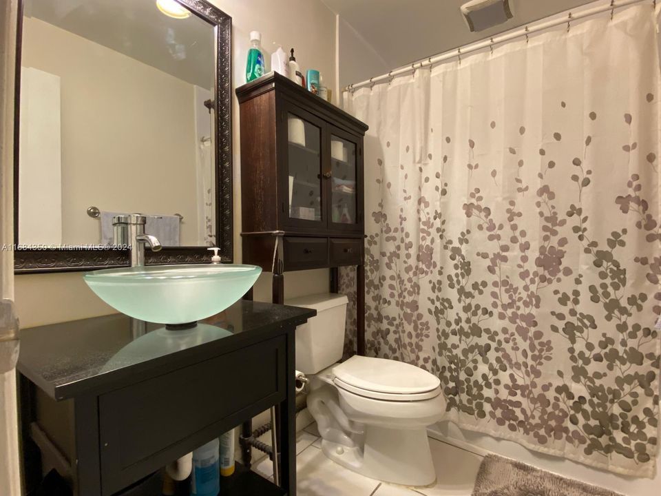 For Rent: $2,300 (2 beds, 2 baths, 1112 Square Feet)