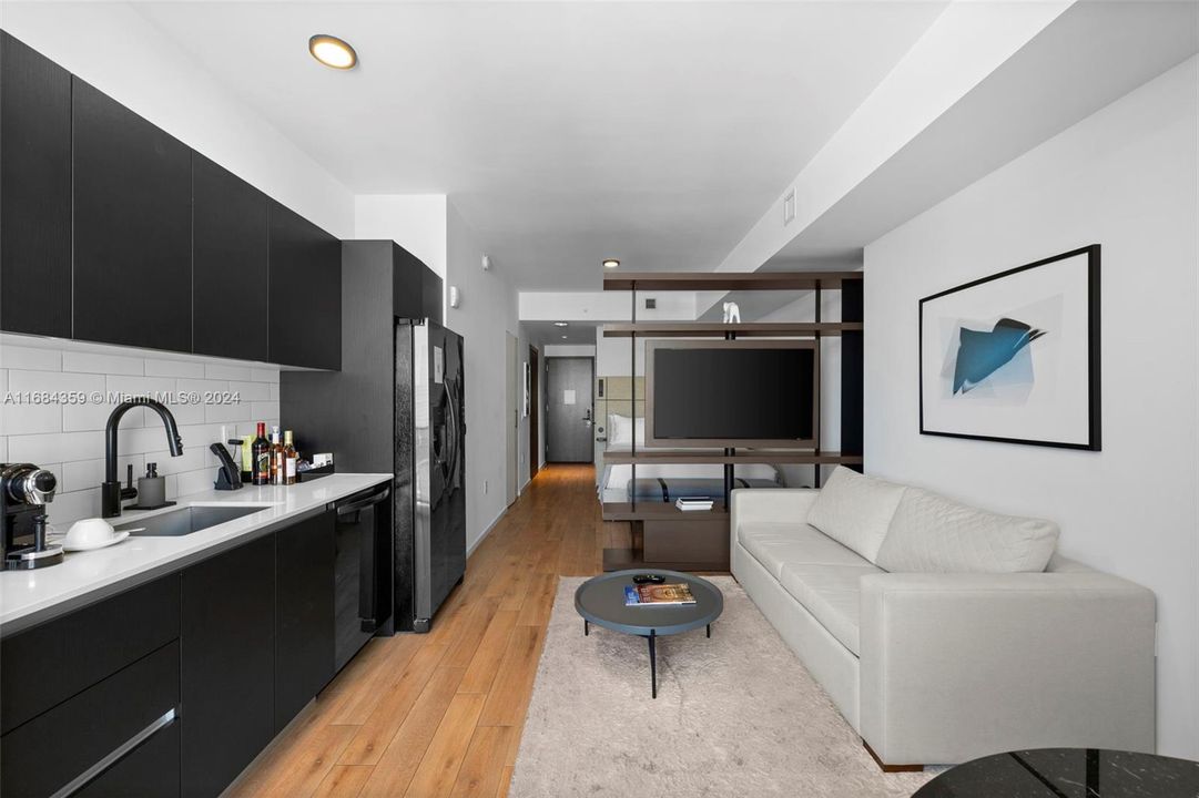 For Sale: $680,000 (1 beds, 1 baths, 443 Square Feet)