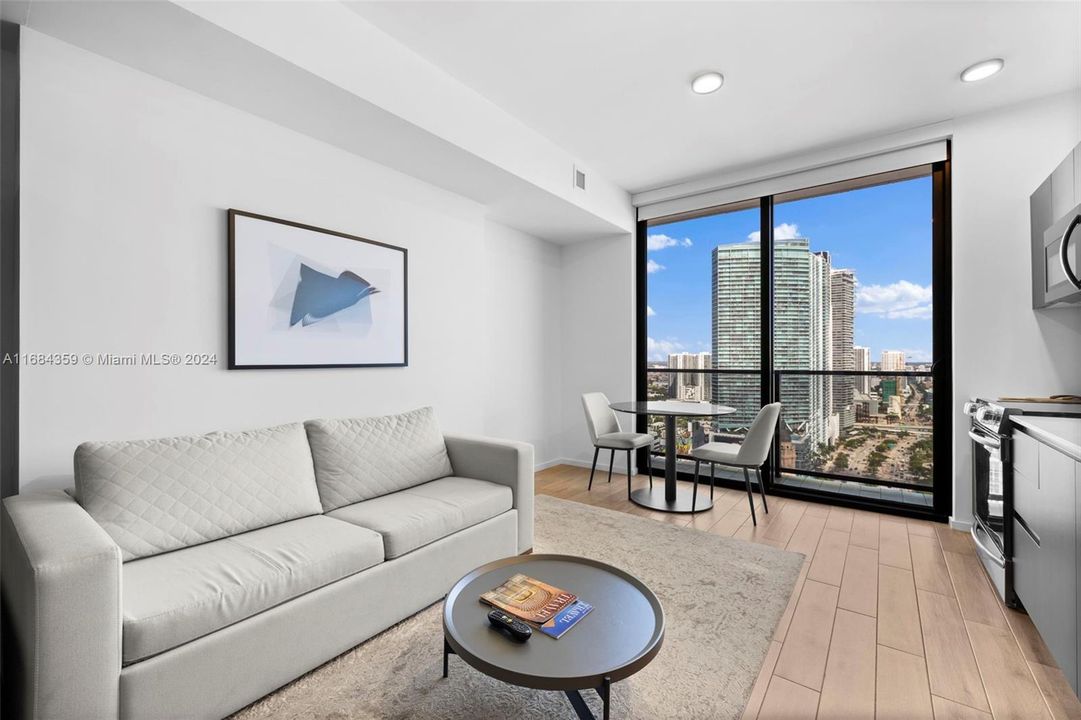 For Sale: $680,000 (1 beds, 1 baths, 443 Square Feet)