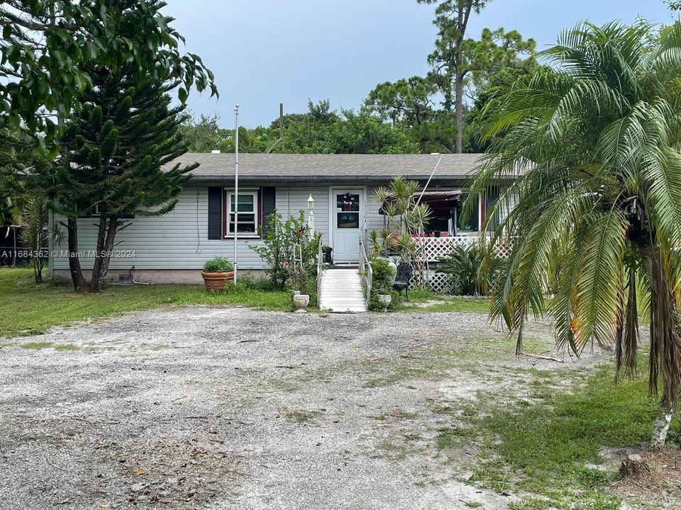 Active With Contract: $259,000 (3 beds, 2 baths, 1057 Square Feet)