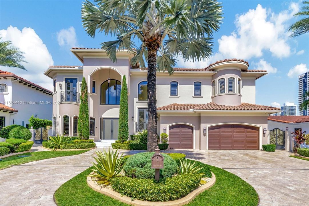 For Sale: $5,995,000 (6 beds, 6 baths, 5446 Square Feet)