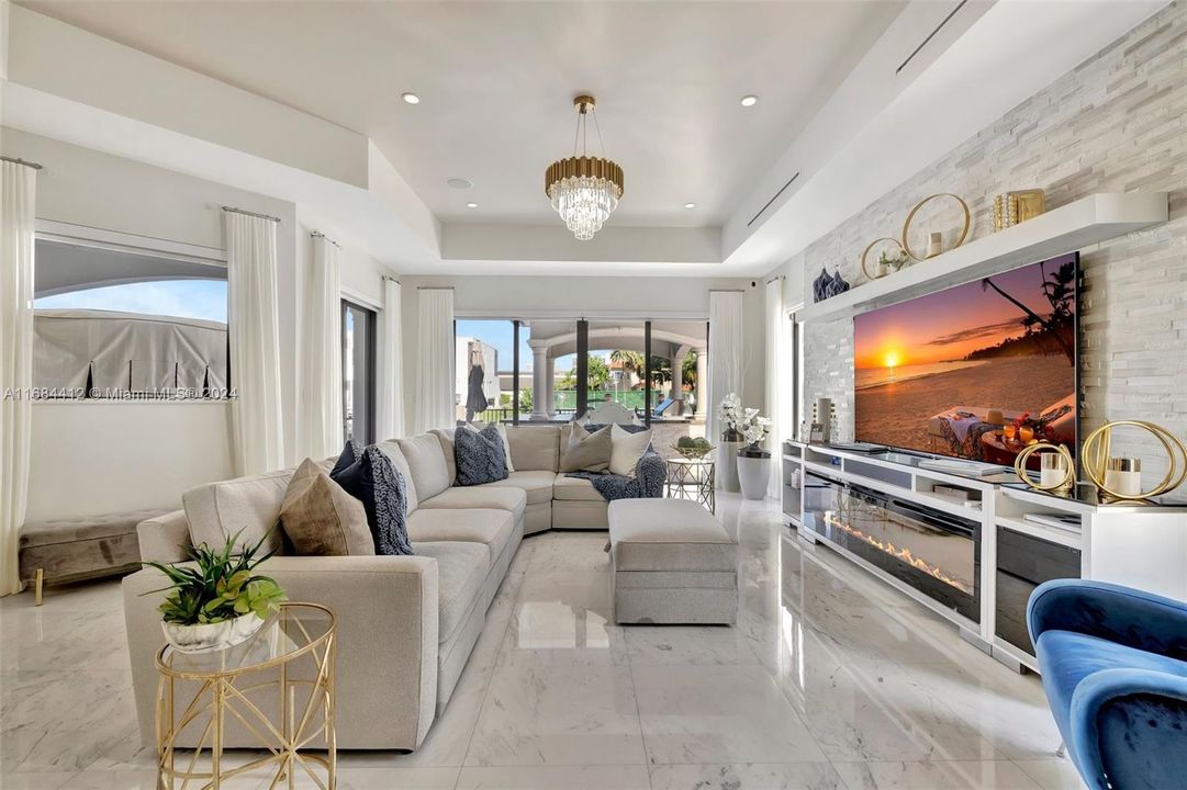 For Sale: $5,995,000 (6 beds, 6 baths, 5446 Square Feet)