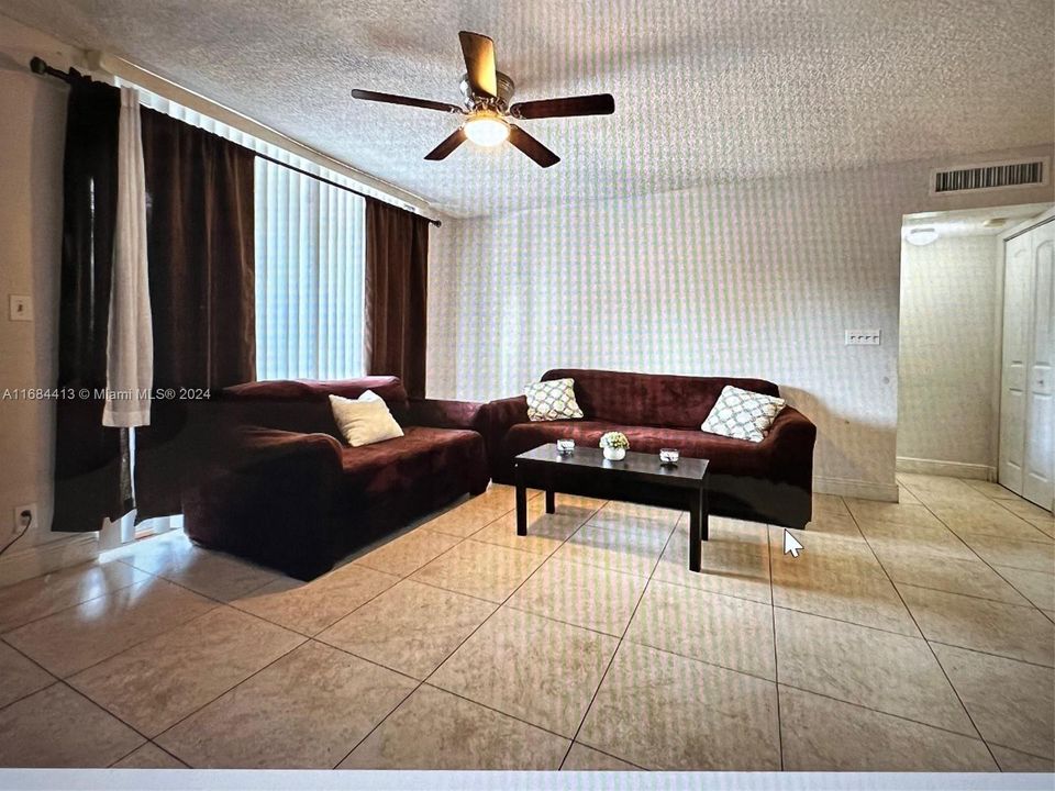 For Rent: $1,750 (1 beds, 1 baths, 620 Square Feet)