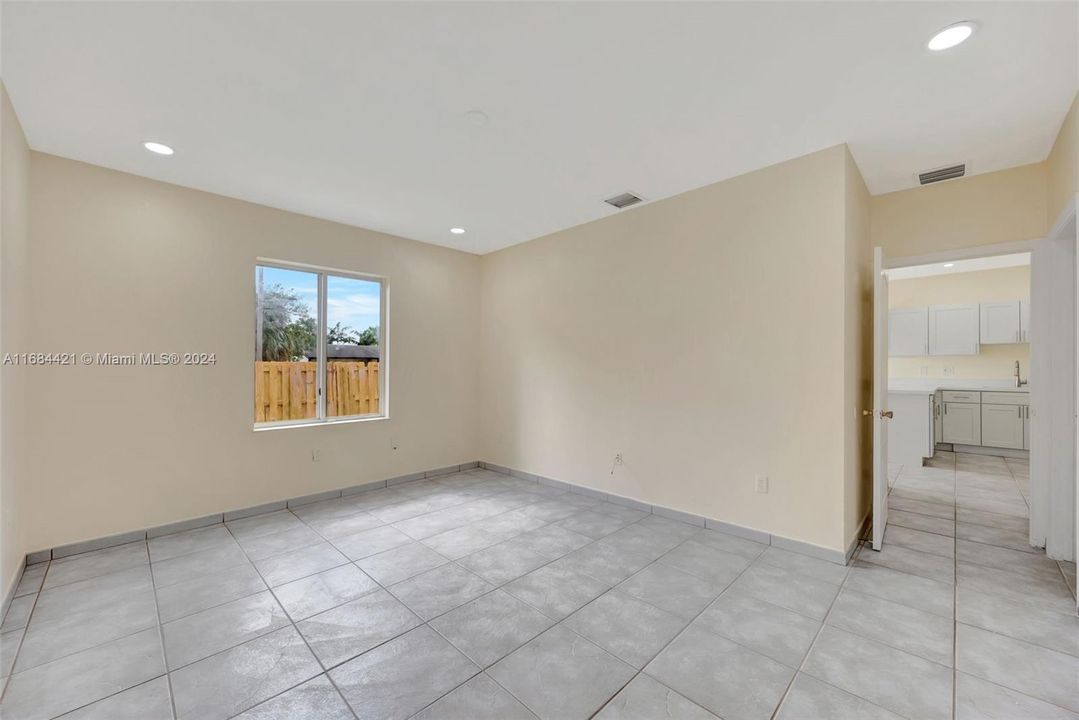 For Sale: $440,000 (3 beds, 2 baths, 1280 Square Feet)