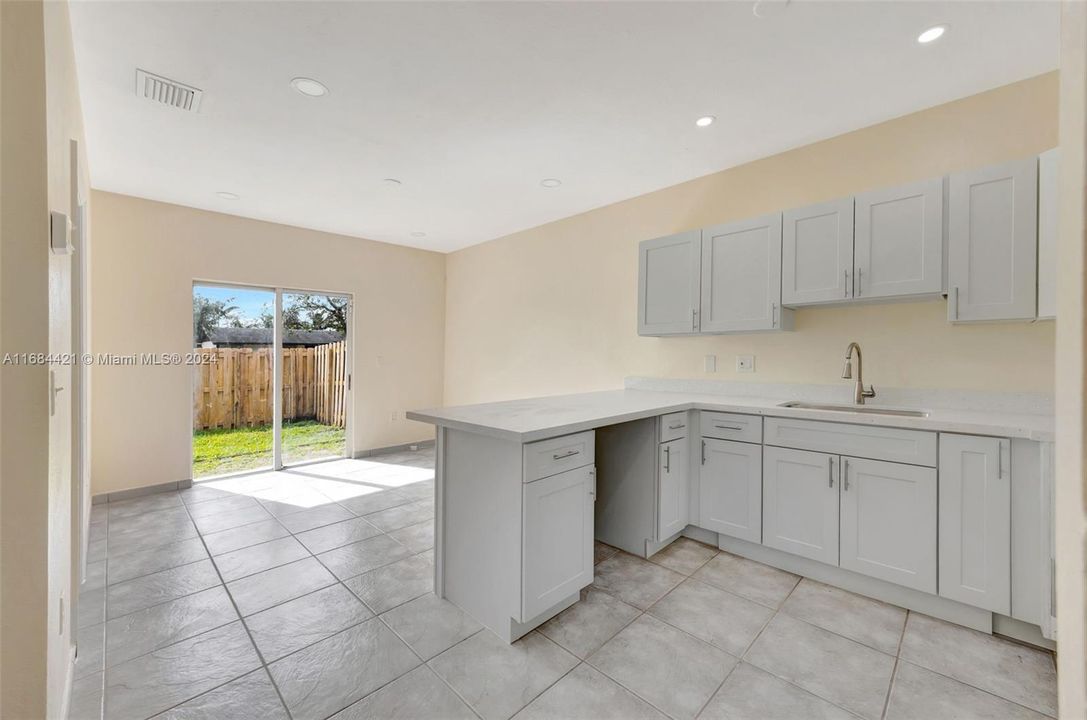 For Sale: $440,000 (3 beds, 2 baths, 1280 Square Feet)