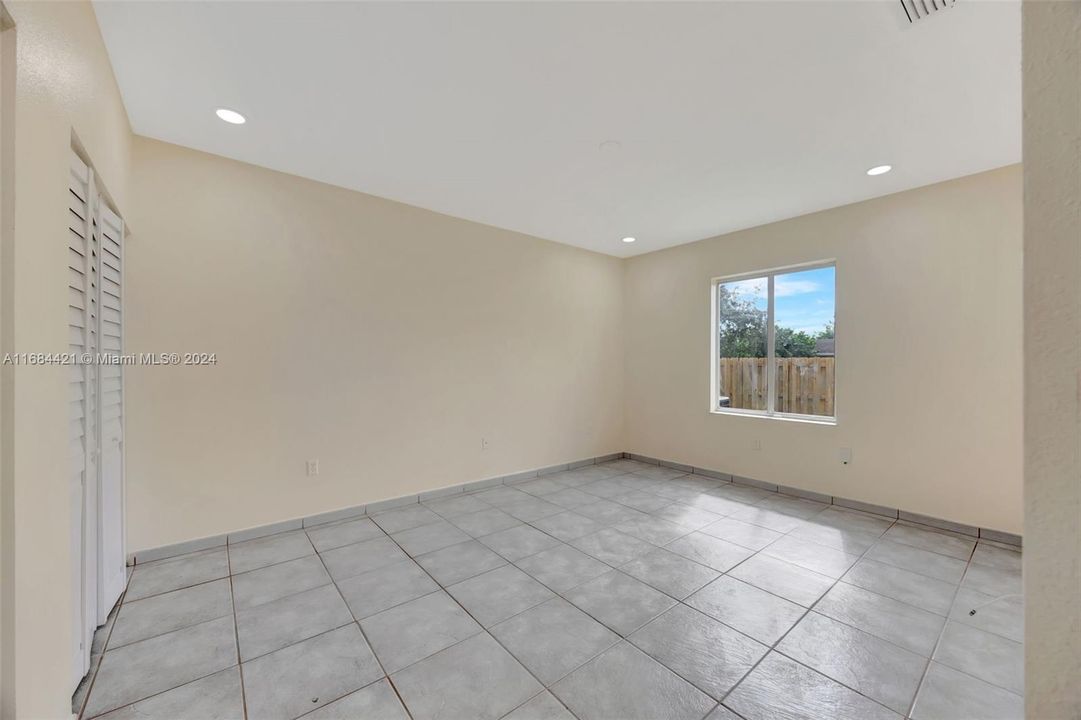 For Sale: $440,000 (3 beds, 2 baths, 1280 Square Feet)