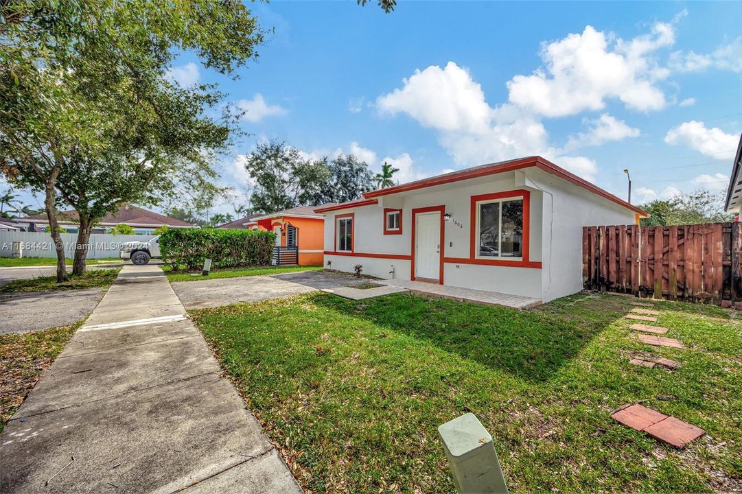 For Sale: $440,000 (3 beds, 2 baths, 1280 Square Feet)