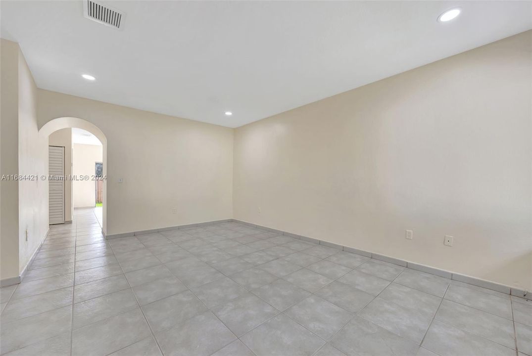 For Sale: $440,000 (3 beds, 2 baths, 1280 Square Feet)