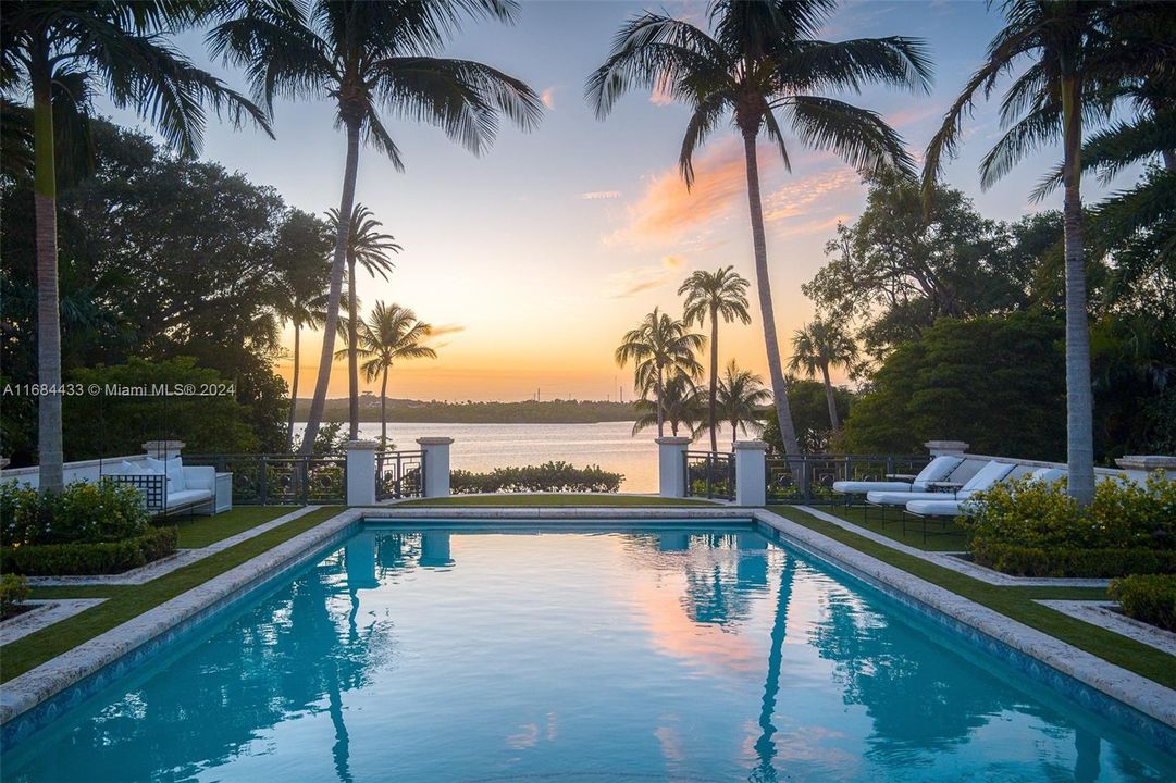 最近售出: $39,900,000 (8 贝兹, 9 浴室, 10537 平方英尺)